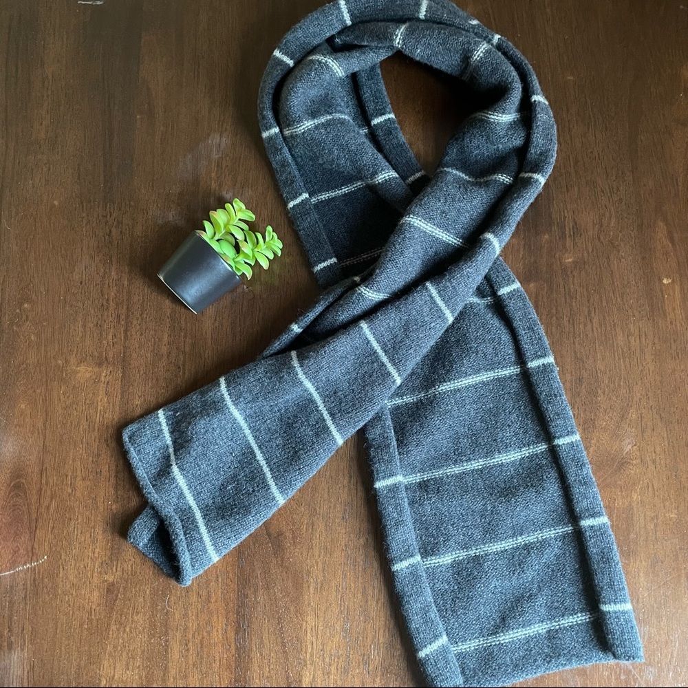 GAP Soft Cozy Chunky Grey Striped 100% Lambs Wool Scarf Unisex